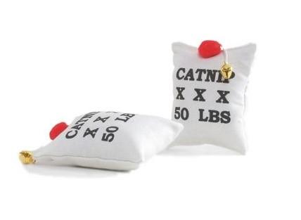 Beeztees Мягкая игрушка для кошек Мешочек Love с кошачьей мятой, текстиль белый 10x10 см, 20 г