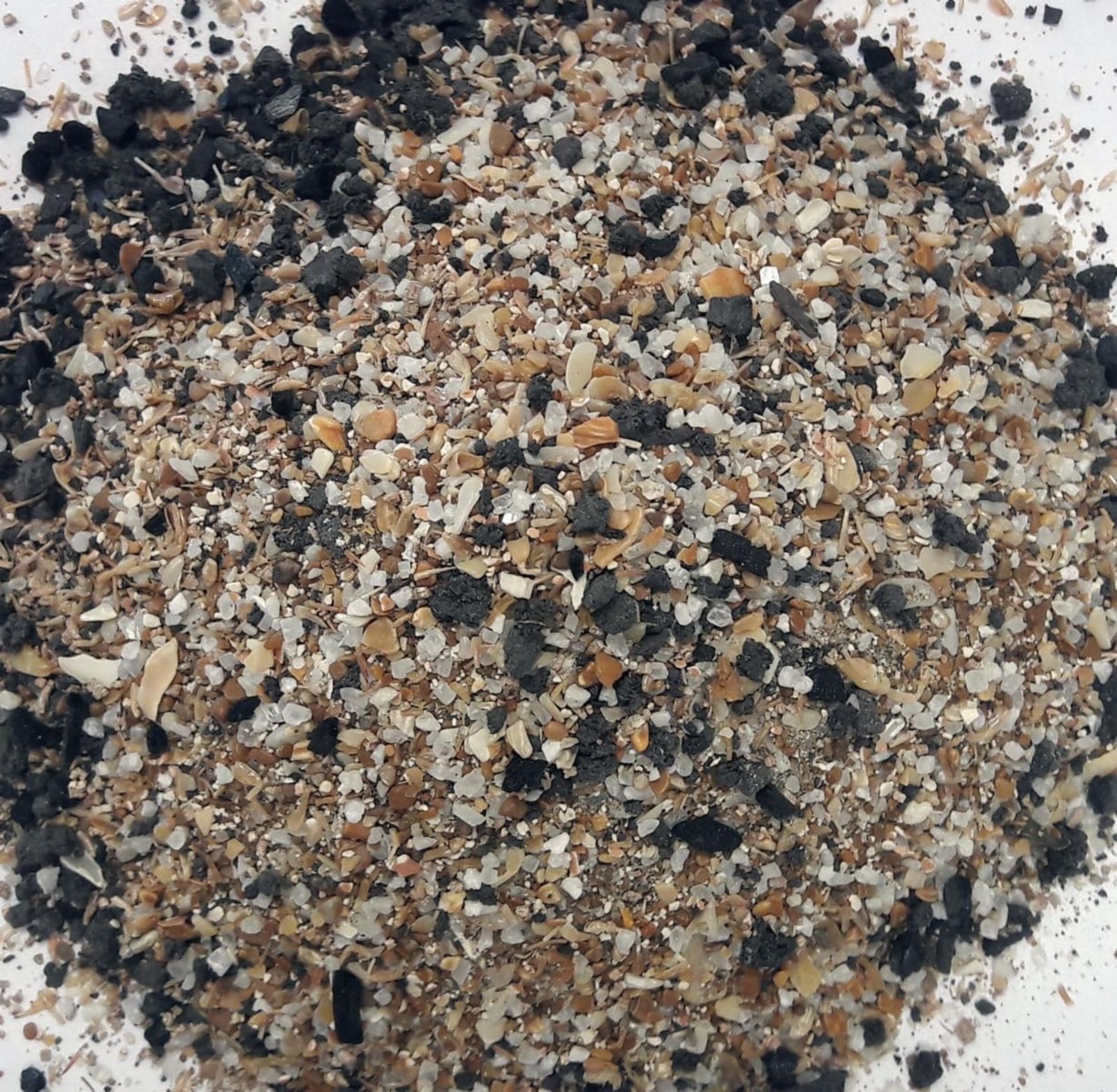 ЗООМИР Минеральный MIX для яркости и укрепления пера -лакомство для птиц 5705 0.600 кг 36444